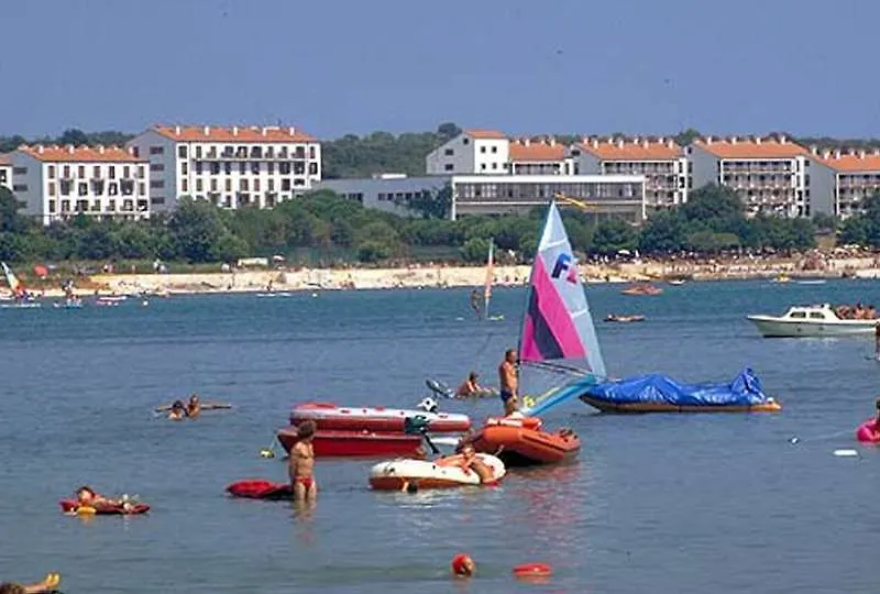 Arena Hotel Holiday Медулин