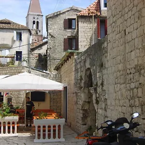 rooms-roso.hotels-in-trogir.com/