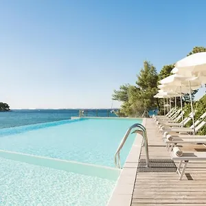 crvena-luka-hotel-resort.hotelinzadar.com/