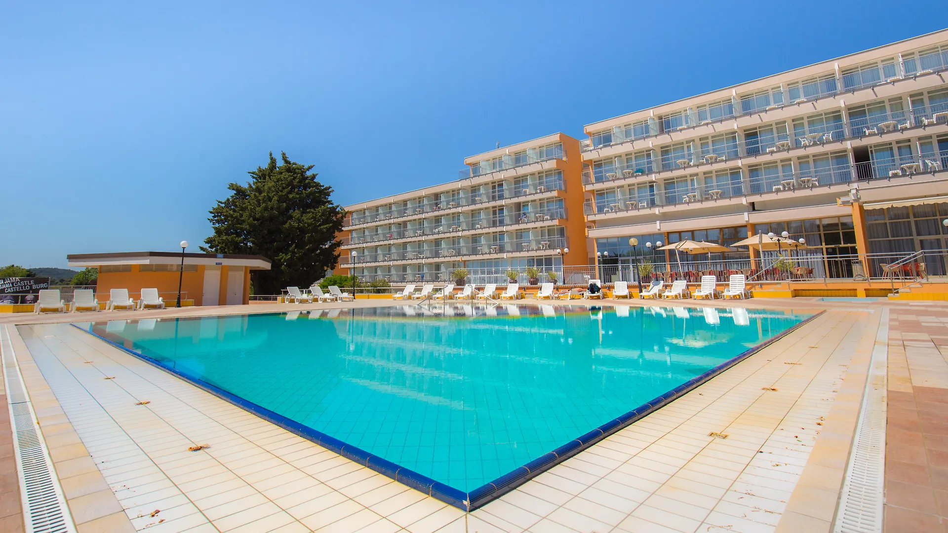 Arena Hotel Holiday Медулин