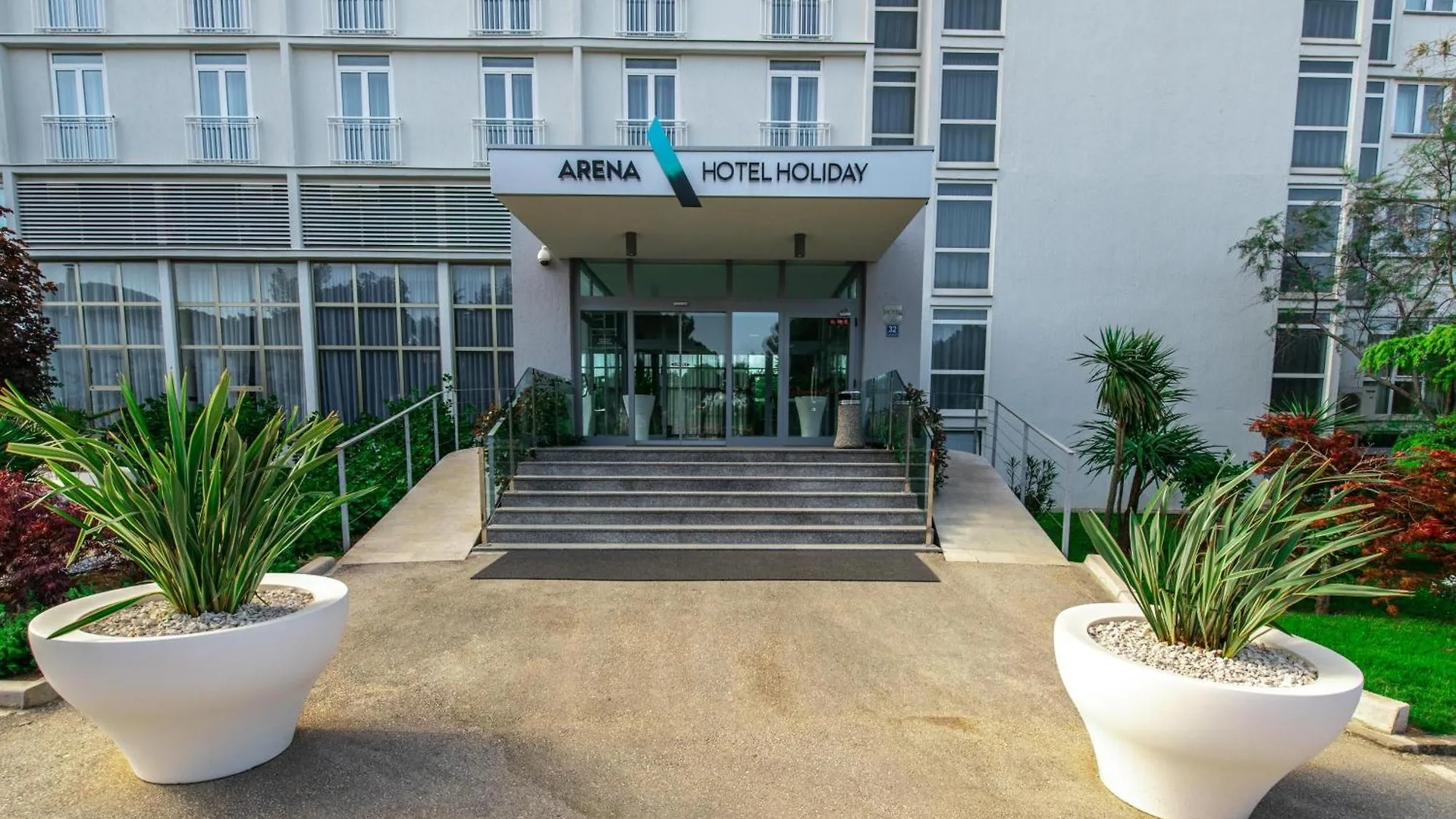 Arena Hotel Holiday Медулин