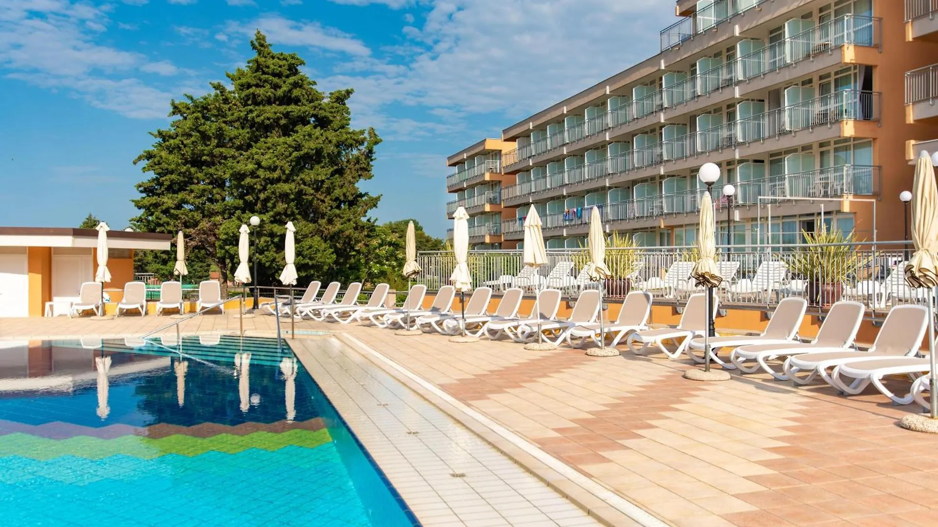 Arena Hotel Holiday Медулин